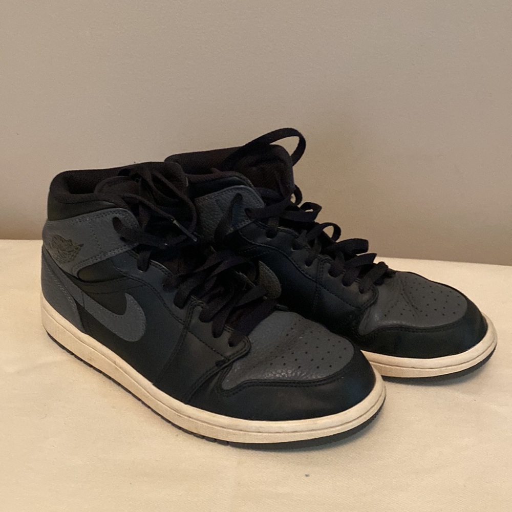 Vintage Air Jordan Mid - gray and black